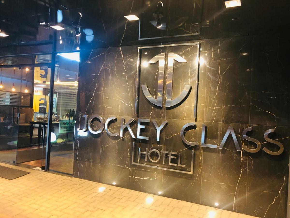 טרזינה Jockey Class Hotel מראה חיצוני תמונה
